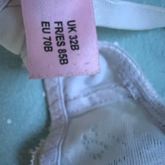 Hunkemöller Bras (2) 32A/B 💕 - Picture 7 of 7